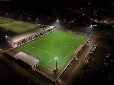Sportveldverlichting met lichtmasten op Sportpark Lier